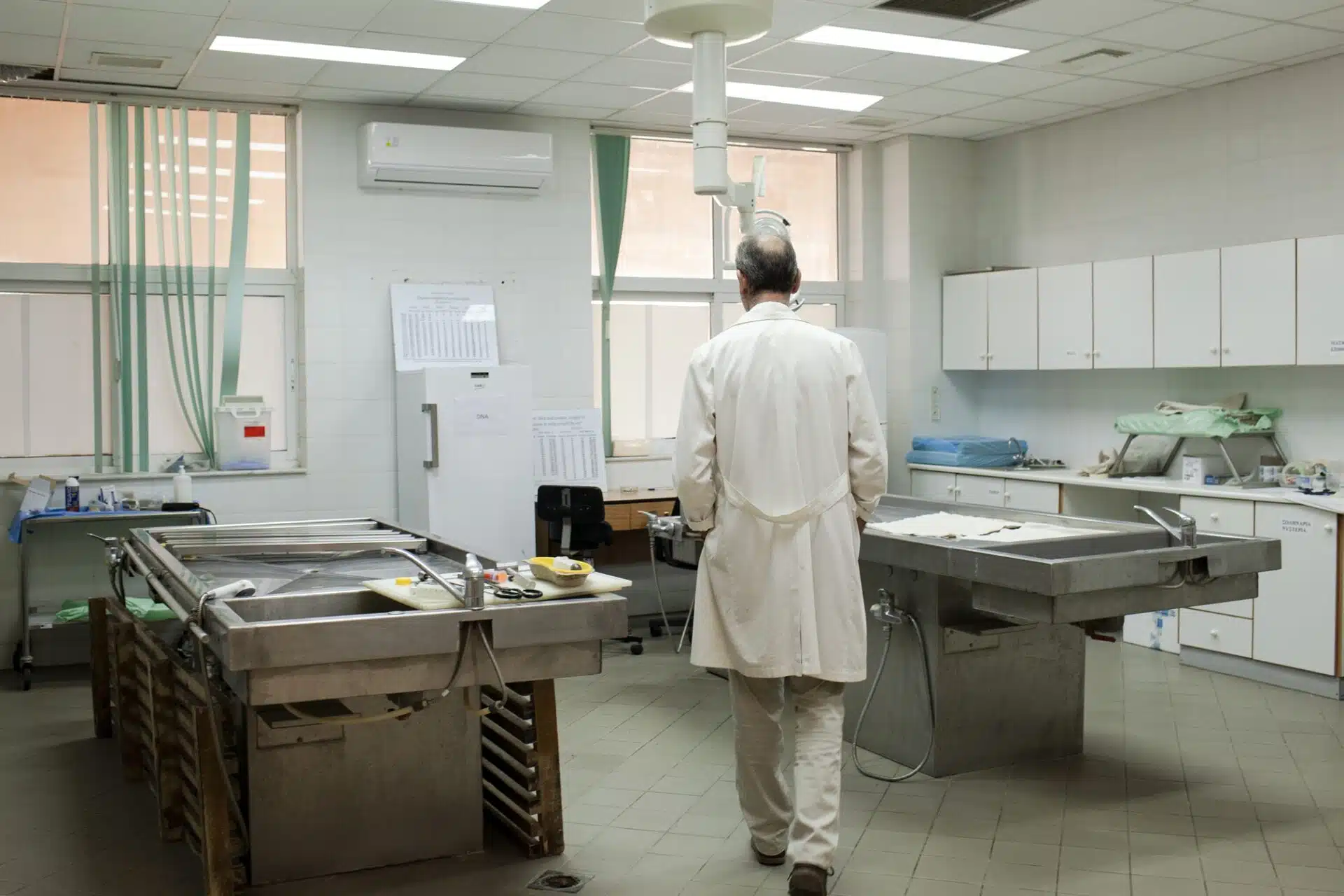 Πάτρα: Σε αργία ο Ιατροδικαστής Ανδρέας Γκότσης που «έβλεπε» παθολογικά αίτια στα νεκρά βρέφη