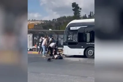 ΕΚΤΑΚΤΟ - Τρομοκρατική επίθεση στην Ιερουσαλήμ: Δράστες άνοιξαν πυρ μέσα σε λεωφορείο – 15 τραυματίες, σε κρίσιμη κατάσταση οι 6