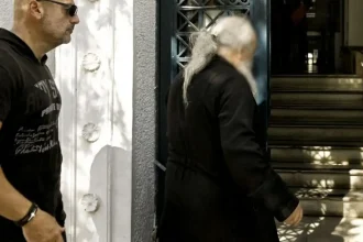 Καλάβρυτα: Ψάχνουν στα χωράφια άγαλμα της θεάς Αρτέμιδος - Θα το πουλούσε ο ηγούμενος της Μονής Μεγάλου Σπηλαίου για 10 εκατ. ευρώ