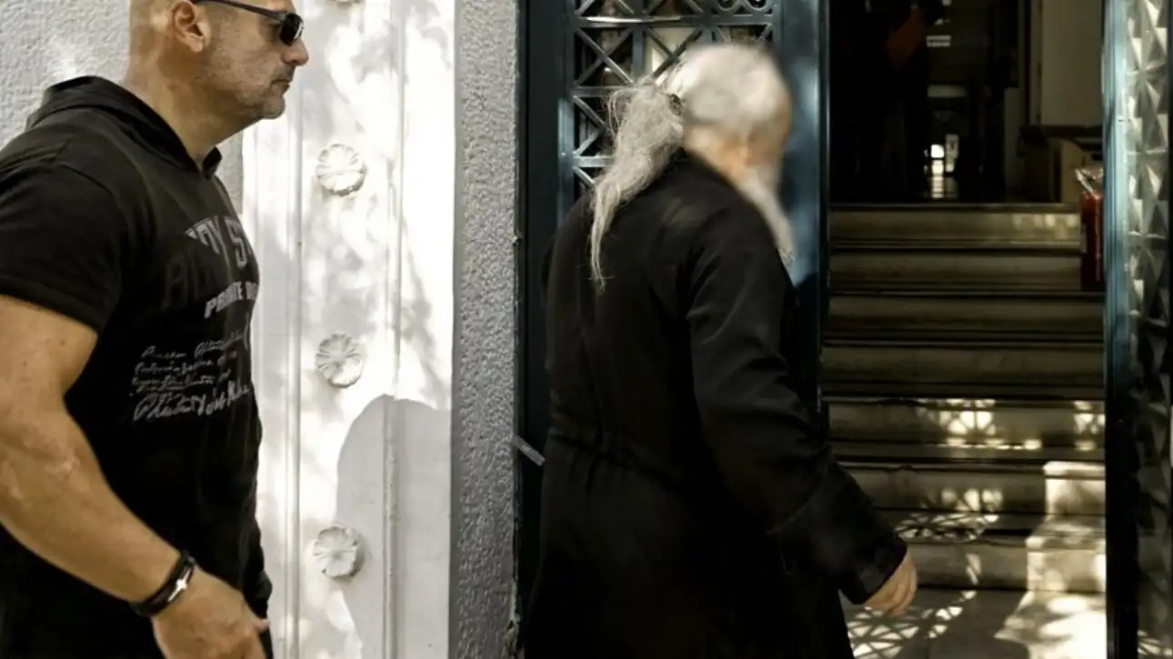 Καλάβρυτα: Ψάχνουν στα χωράφια άγαλμα της θεάς Αρτέμιδος - Θα το πουλούσε ο ηγούμενος της Μονής Μεγάλου Σπηλαίου για 10 εκατ. ευρώ