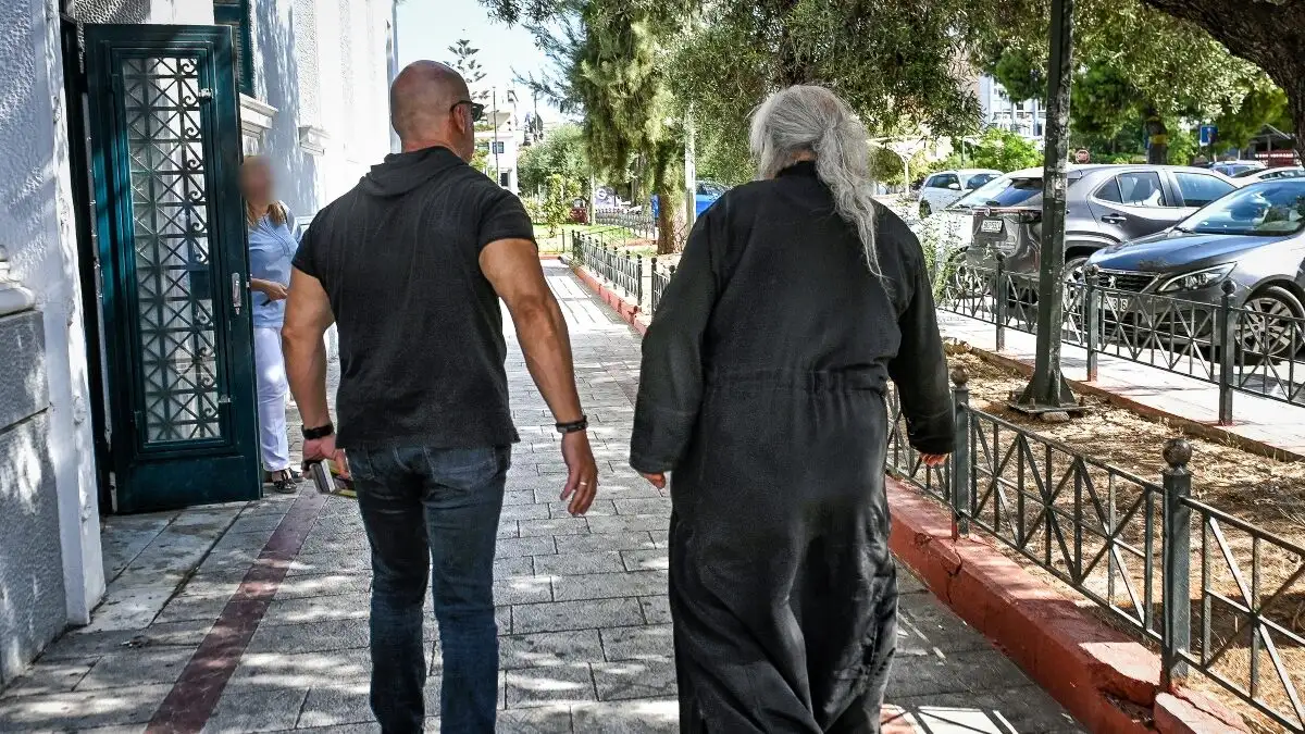 Στον εισαγγελέα ο ηγούμενος της Μονής Μεγάλου Σπηλαίου - «Δεν ξέρω αν τον έχει μπλέξει κάποιος, δεν μπορώ να το διανοηθώ», λέει ο αδερφός του