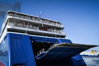 Προσωρινά ελεύθεροι ο πλοίαρχος και ο Α' μηχανικός του Blue Star Chios που συνελήφθησαν για τον θάνατο του 20χρονου Τάσου