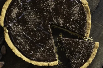 Τάρτα σοκολάτας με ψημένη γέμιση