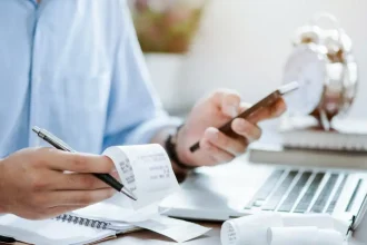 Ηλεκτρικό ρεύμα: Στροφή στα μπλε τιμολόγια κάνουν οι καταναλωτές