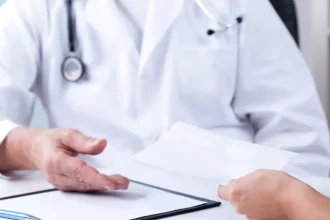 Συνελήφθη διευθυντής καρδιοχειρουργικής κλινικής για φακελάκι 5.000 ευρώ