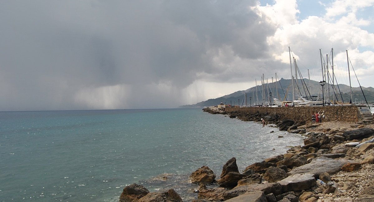 Καιρός: Λιγότερες βροχές και ηπιότερες κακοκαιρίες το φετινό φθινόπωρο