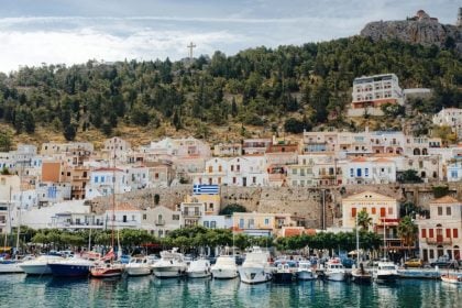 Τα νησιά στα οποία θα μειωθεί κατά 30% ο ΦΠΑ