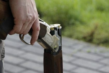 Πάτρα: Στον ανακριτή σήμερα ο 65χρονος "πιστολέρο" - Πήγε να τον σκοτώσει για δύο μέτρα χώμα