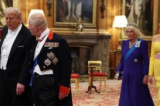 Telegraph: Ο ρόλος του Καρόλου για τη μεταστροφή Τραμπ στο Ουκρανικό