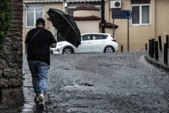 Καιρός: Ο εμποδιστής «ΡΕΞ» φέρνει την πρώτη κακοκαιρία για το φθινόπωρο