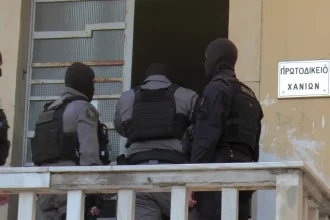 Κρήτη: Ανώτερος κληρικός ζήτησε από μέλη του κυκλώματος να ξυλοκοπήσουν άτομα με τα οποία είχε διαμάχη – Ειρωνικοί οι συλληφθέντες