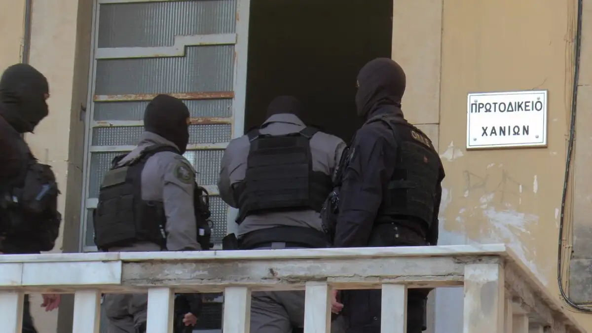 Κρήτη: Ανώτερος κληρικός ζήτησε από μέλη του κυκλώματος να ξυλοκοπήσουν άτομα με τα οποία είχε διαμάχη – Ειρωνικοί οι συλληφθέντες