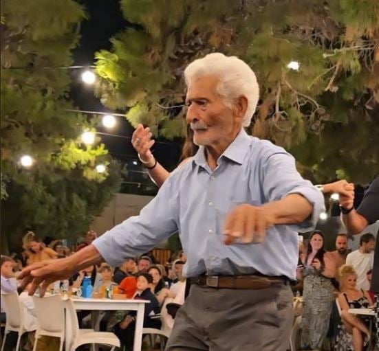Σχοινούσα: Πέθανε σε ηλικία 92 ετών ο Γιώργος Κωβαίος – Ήταν η ψυχή των πανηγυριών