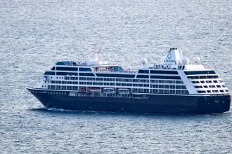 Πειραιάς: Κρουαζιερόπλοιο με 450 επιβάτες προσέκρουσε στο λιμάνι κατά την πρόσδεση