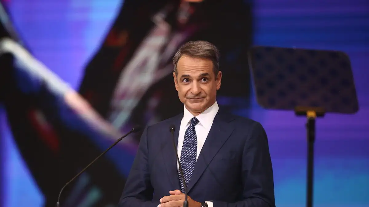 Η μαντινάδα του Κυριάκου Μητσοτάκη προς πάσα κατεύθυνση: «Καλοχαιρέτα τον πεζό όταν καβαλικέψεις»
