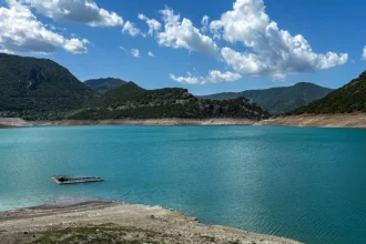 Ο Μόρνος στερεύει επικίνδυνα – Έχει πλέον την μικρότερη έκταση από το 2014