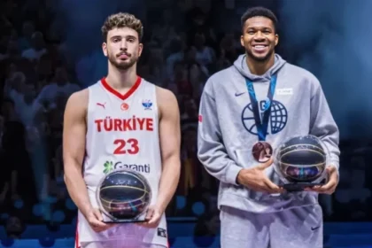 Eurobasket 2025: Σενγκούν ο νέος αγαπημένος «κακός» των Ελλήνων φιλάθλων - Οι προκλήσεις, η ειρωνεία στον Γιάννη και η απάντηση Σπανούλη
