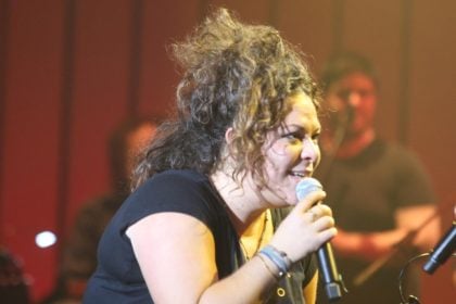 Ματούλα Ζαμάνη: Η απάντησή της μετά το πρόστιμο για μη χρήση κράνους
