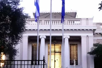 Κυβερνητικές πηγές σε Τσουκαλά: Οι πολίτες γνωρίζουν ότι η χώρα έχει πληρώσει ακριβά ακοστολόγητα προγράμματα και ανεύθυνες προτάσεις