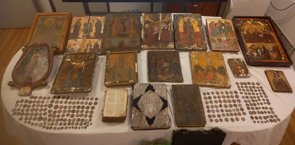 Απολογείται σήμερα ο ηγούμενος του Μεγάλου Σπηλαίου για τα ιερά κειμήλια ...που ήταν της γιαγιάς του!
