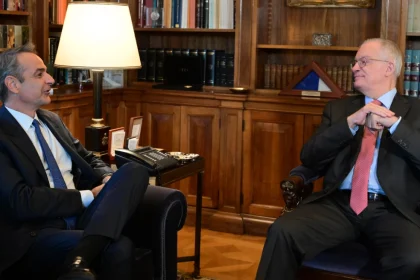 Μητσοτάκης: Μειώνουμε φόρους και αυξάνουμε τους μισθούς - Κάθε χρόνο το αναπτυξιακό πλεόνασμα θα επιστρέφεται στην κοινωνία με τρόπο δίκαιο