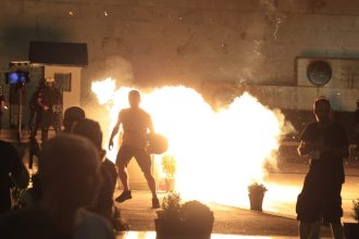 Συγκέντρωση για τα Τέμπη: Επεισόδια στο Σύνταγμα – Έπεσαν μολότοφ