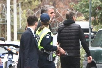 Ελεύθερος ο Βασίλης Μπισμπίκης: Πήρε αναβολή για τις 8 Οκτωβρίου - "Δεν εγκατέλειψα, δεν κρύφτηκα, δεν άφησα κανέναν, αυτή είναι η αλήθεια"