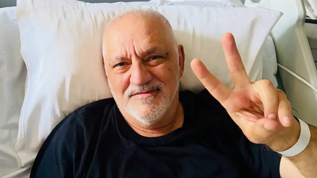 Ο Νίκος Πορτοκάλογλου έκανε αφαίρεση χολής: Η φωτογραφία μέσα από το νοσοκομείο και το δημόσιο «ευχαριστώ»