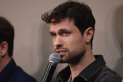 Ορφέας Αυγουστίδης: Έχω πολλές αγωνίες, δεν μπορώ να μιλήσω εύκολα για το τι με κάνει καλά