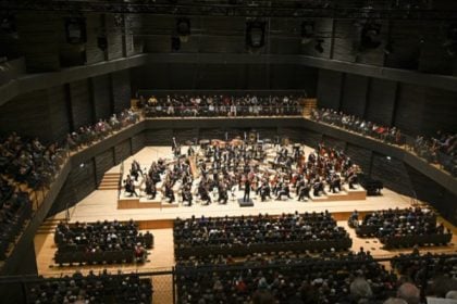 Μπαρτ Ντε Βεβέρ: Καταγγέλλει την ακύρωση συναυλίας της Φιλαρμονικής Ορχήστρας του Μονάχου υπό την διεύθυνση Ισραηλινού