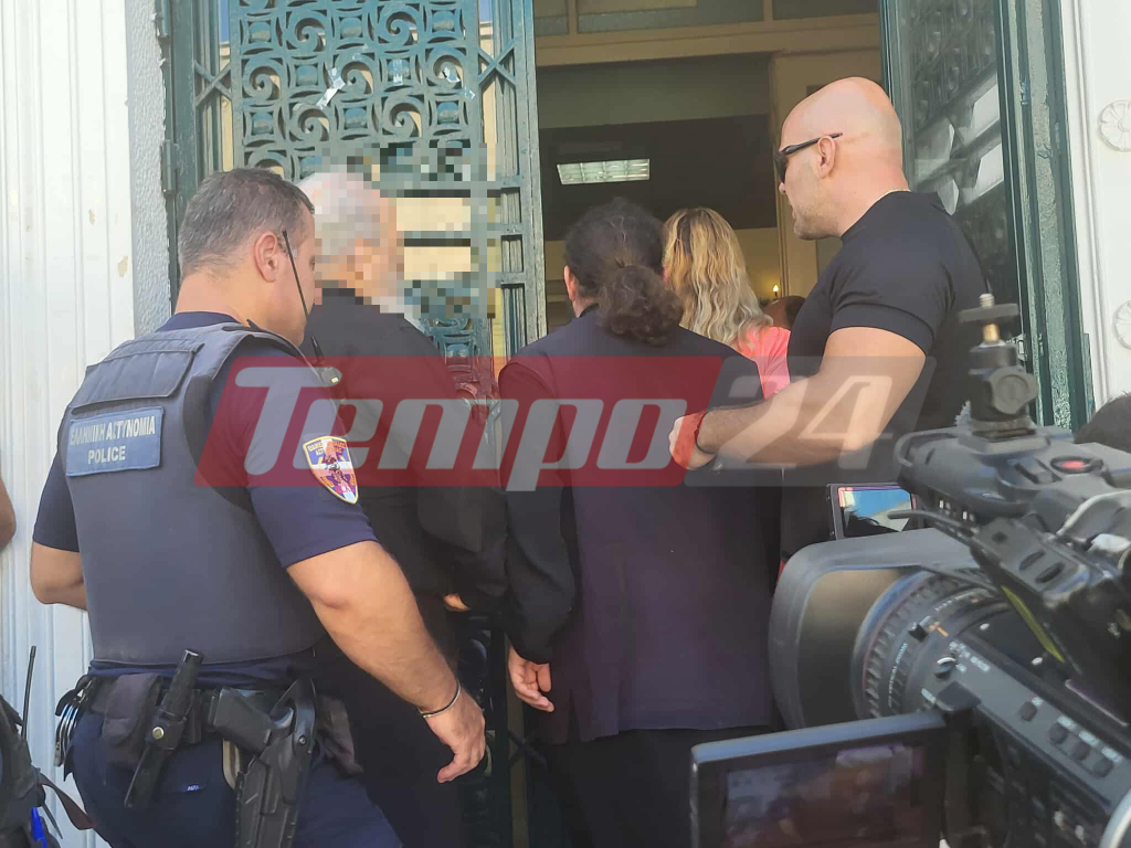 Απολογούνται οι συλληφθέντες για την υπόθεση αρχαιοκαπηλίας στη Μονή Μεγάλου Σπηλαίου - ΦΩΤΟ