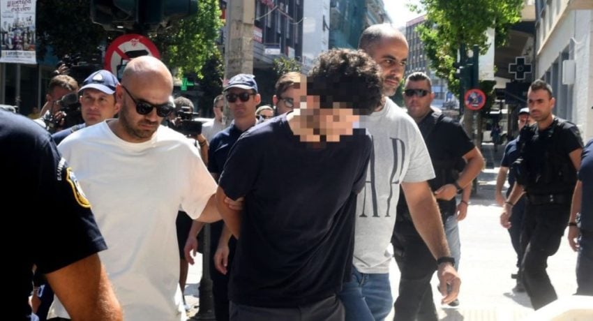 Πάτρα: «Οι θεσμοί απέδειξαν ότι μπορούν να διορθώνουν τα λάθη» - Οι δικηγόροι των δύο νεαρών για τον «εμπρησμό» στο Γηροκομειό