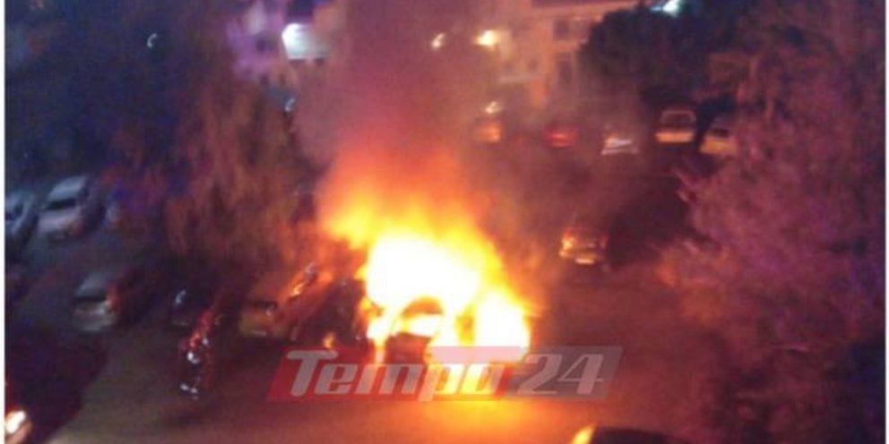 Πάτρα: Παρανάλωμα του πυρός ΙΧ - Ήταν σταθμευμένο στο Στάδιο