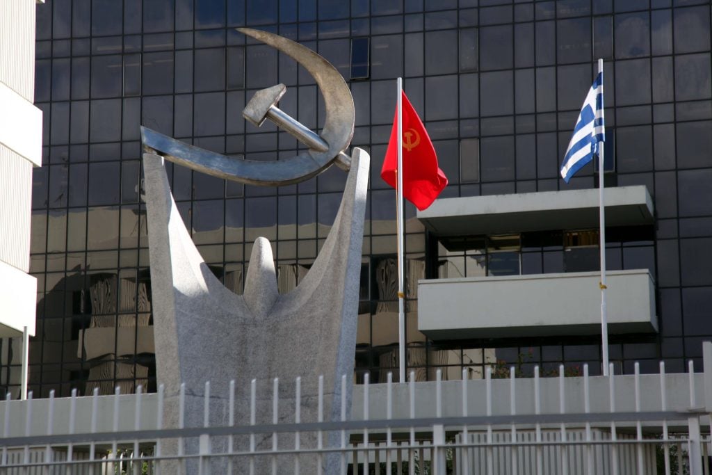 ΚΚΕ: Ύπουλοι και παραπλανητικοί οι ισχυρισμοί της κυβέρνησης ότι το βασικό είναι άμεσα να ξεκινήσει η δίκη για τα Τέμπη