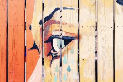 Νεύρα και δάκρυα: Γιατί ο θυμός μας φέρνει κλάμα;