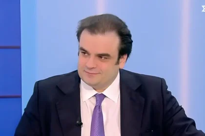 Πιερρακάκης: Η κρίση στη Γαλλία δεν θα μας επηρεάσει - Προτιμάμε τις πατριωτικές φοροαπαλλαγές από τους πατριωτικούς φόρους