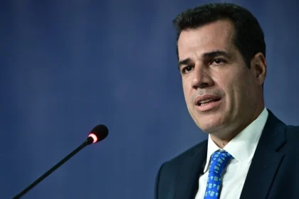 Πλεύρης: Η Ελλάδα είναι η πρώτη χώρα που ποινικοποιεί με τέτοιο τρόπο την παράνομη παραμονή μεταναστών, βάζουμε σοβαρό αντικίνητρο