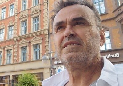 Ο Μεσολαβητής - Παρών αλλά στο σκοτάδι