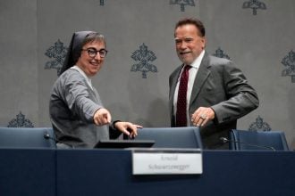 Ο Άρνολντ Σβαρτσενέγκερ γίνεται και πάλι «εξολοθρευτής» για το κοινό καλό