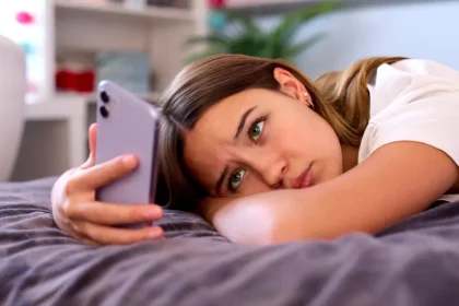 Όταν οι influencers «συνταγογραφούν», οι έφηβοι «νοσούν» από παραπληροφόρηση