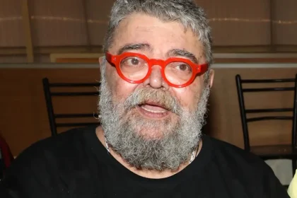 Ο Σταμάτης Κραουνάκης αποκαλύπτει ποια είναι η «χοντρή» από το τραγούδι «Άδωνις»