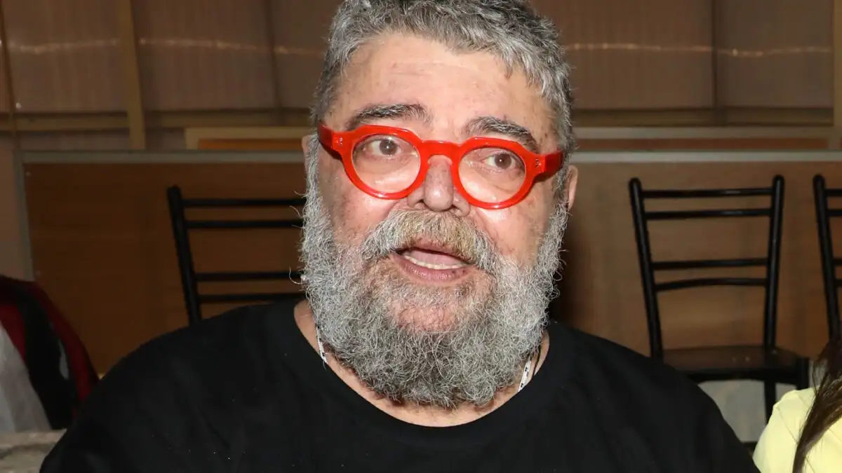 Ο Σταμάτης Κραουνάκης αποκαλύπτει ποια είναι η «χοντρή» από το τραγούδι «Άδωνις»
