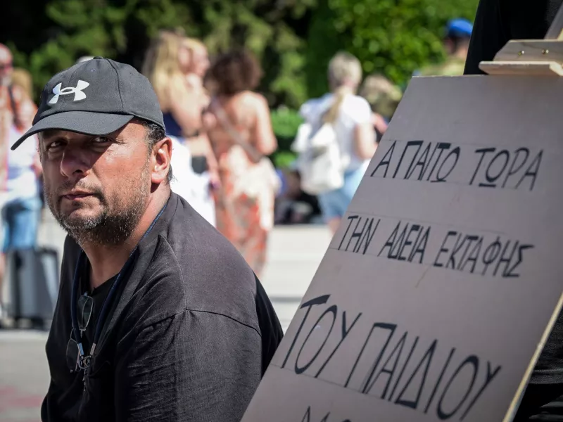 Τέμπη: Και δεύτερος απεργός πείνας στην πλατεία Συντάγματος