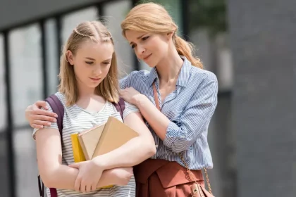 Επιστροφή στα θρανία: Tips για να στηρίξετε το παιδί σε κάθε στάδιο