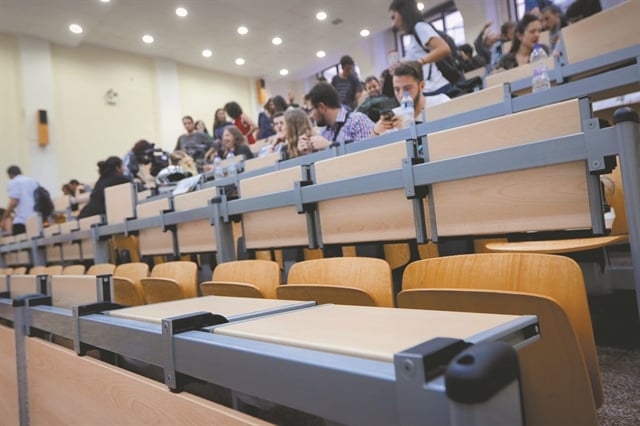Ξεκίνησαν οι αιτήσεις για τις μετεγγραφές φοιτητών: Ποιοι δικαιούνται, ποια δικαιολογητικά απαιτούνται, τι ισχύει για αδέρφια και οικογένειες με χαμηλό εισόδημα