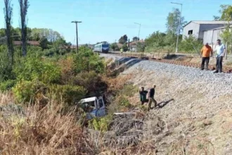 Tρένο παρέσυρε αγροτικό σε αφύλακτη διάβαση μέσα στο Σουφλί - Η ανακοίνωση της Hellenic Train