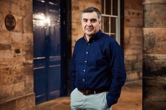 Η Πάτρα τιμά τον καθηγητή Θέμη Προδρομάκη με την αναγόρευσή του σε Επίτιμο Διδάκτορα του Πανεπιστημίου