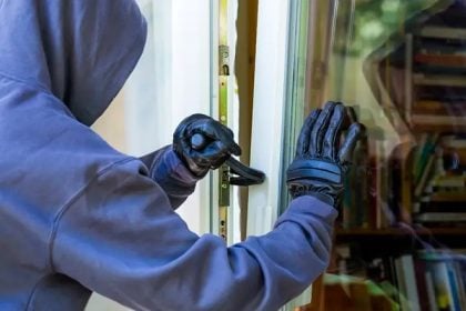Πάτρα: O δράστης άφησε τα κλεμμένα κι έτρεξε να σωθεί