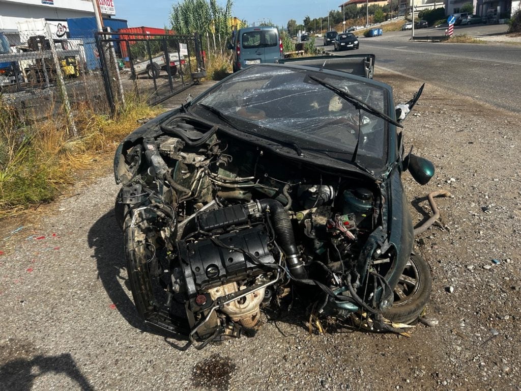 Δυτ. Ελλάδα: Έκανε σμπαράλια το ΙΧ, βγήκε σώος, αλλά συνελήφθη ΦΩΤΟ