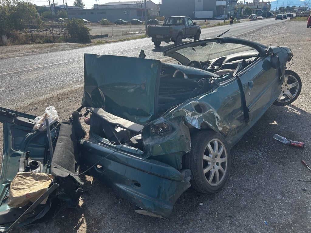 Δυτ. Ελλάδα: Έκανε σμπαράλια το ΙΧ, βγήκε σώος, αλλά συνελήφθη ΦΩΤΟ